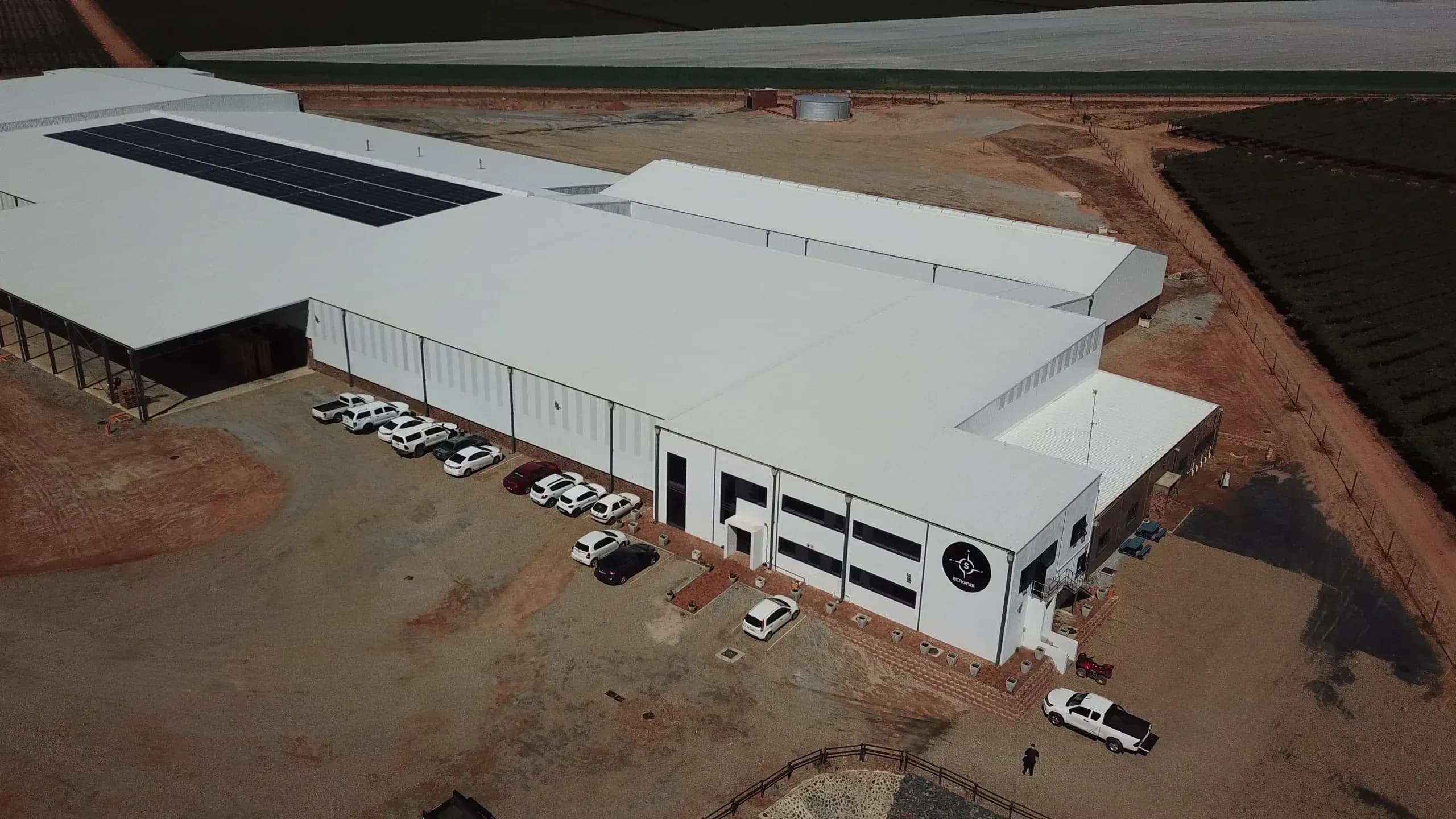 Bergpak packhouse steel structure at Suiderland Plase